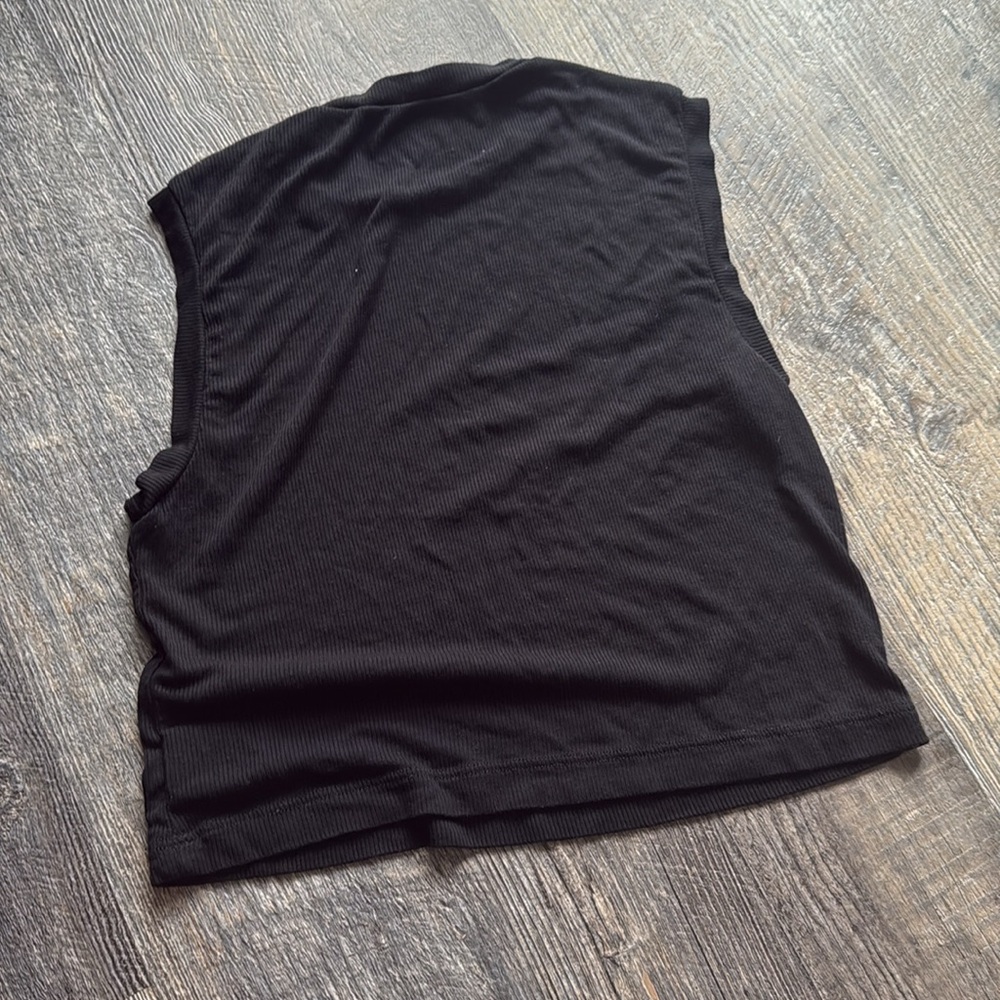 LF Stores Black Sleeveless Muscle Tee - Picture 5 of 5